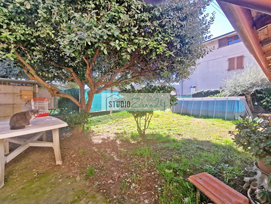 Immagine 30 di Casa semindipendente in vendita  in Via di Contra a Camaiore