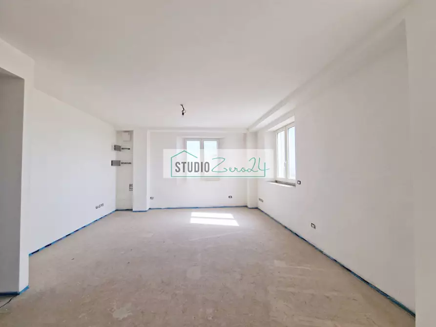 Immagine 2 di Appartamento in vendita  in Viale Cristoforo Colombo a Camaiore