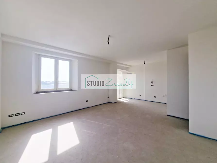 Immagine 3 di Appartamento in vendita  in Viale Cristoforo Colombo a Camaiore