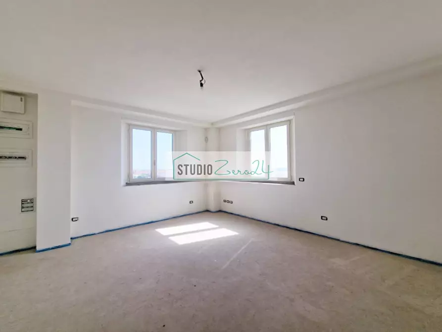 Immagine 4 di Appartamento in vendita  in Viale Cristoforo Colombo a Camaiore