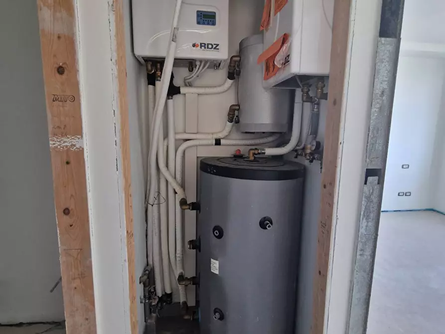 Immagine 13 di Appartamento in vendita  in Viale Cristoforo Colombo a Camaiore