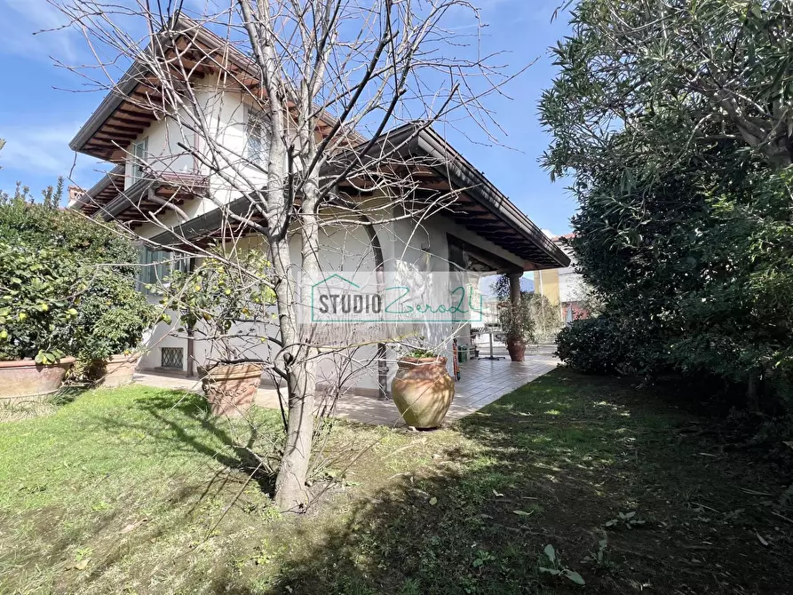 Immagine 27 di Casa bifamiliare in vendita  in Via Savoia a Camaiore