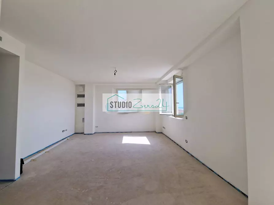 Immagine 4 di Appartamento in vendita  in via Nazario Sauro a Camaiore