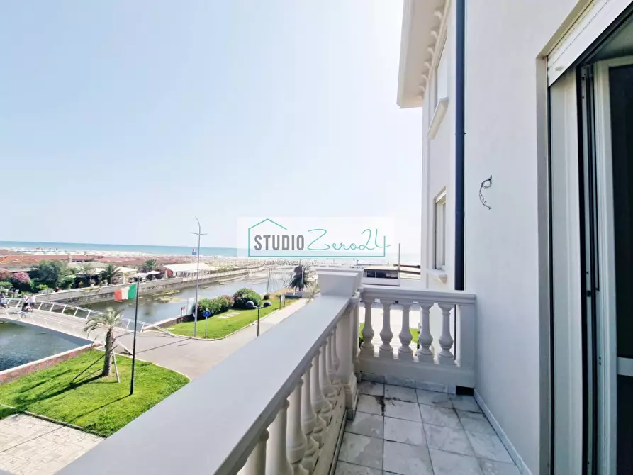 Immagine 7 di Appartamento in vendita  in via Nazario Sauro a Camaiore