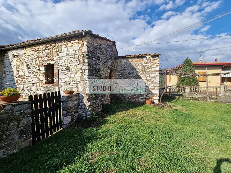 Immagine 3 di Rustico / casale in vendita  in Via Migliano a Camaiore