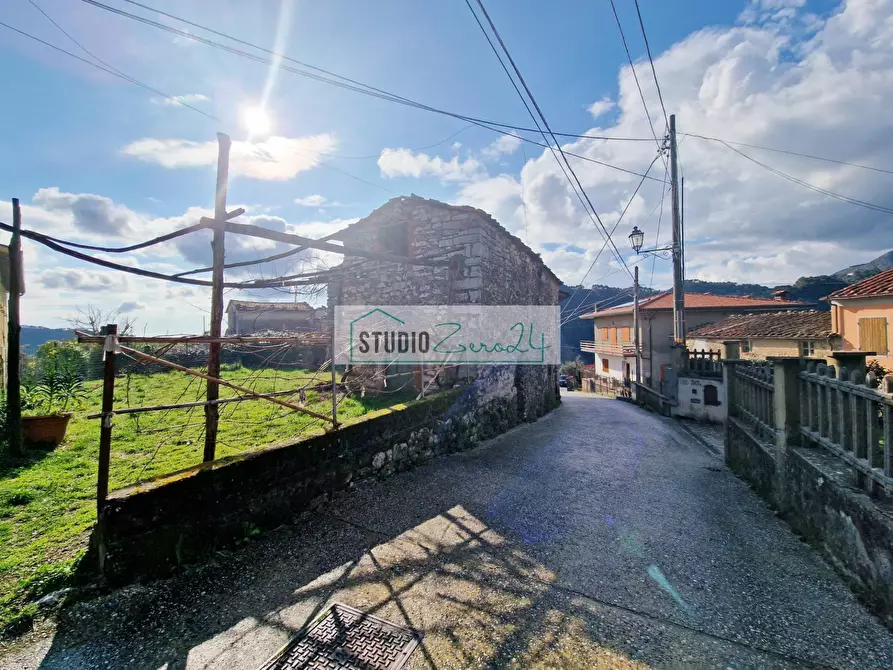 Immagine 5 di Rustico / casale in vendita  in Via Migliano a Camaiore