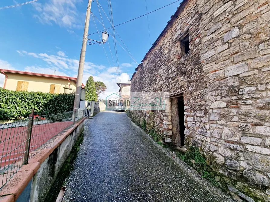 Immagine 6 di Rustico / casale in vendita  in Via Migliano a Camaiore