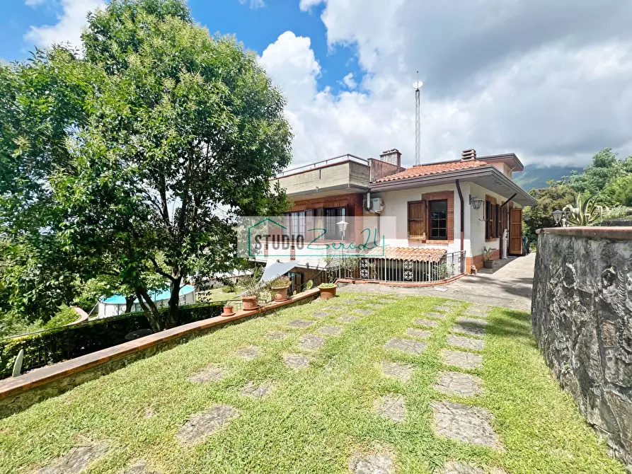 Immagine 4 di Villa in vendita  in Via delle Capanne a Camaiore