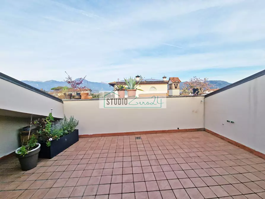 Immagine 23 di Casa bifamiliare in vendita  in Via Merlino a Camaiore