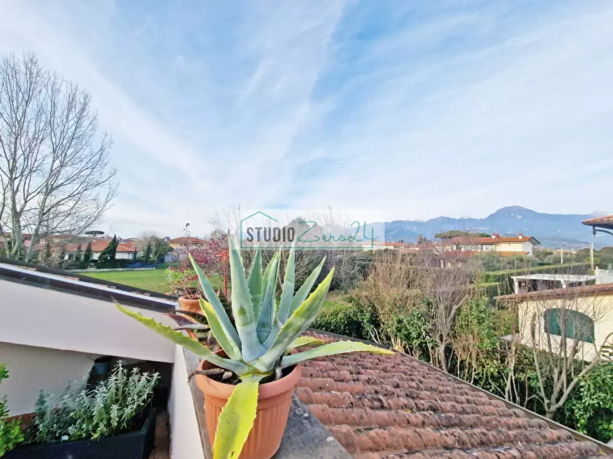 Immagine 25 di Casa bifamiliare in vendita  in Via Merlino a Camaiore