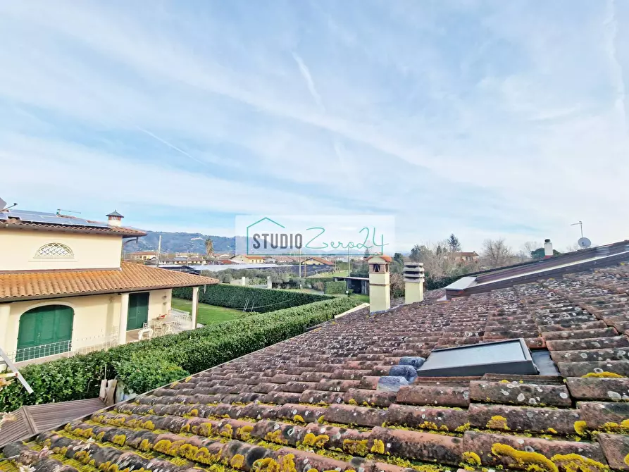 Immagine 26 di Casa bifamiliare in vendita  in Via Merlino a Camaiore