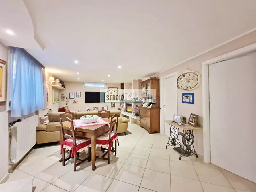 Immagine 29 di Casa bifamiliare in vendita  in Via Merlino a Camaiore