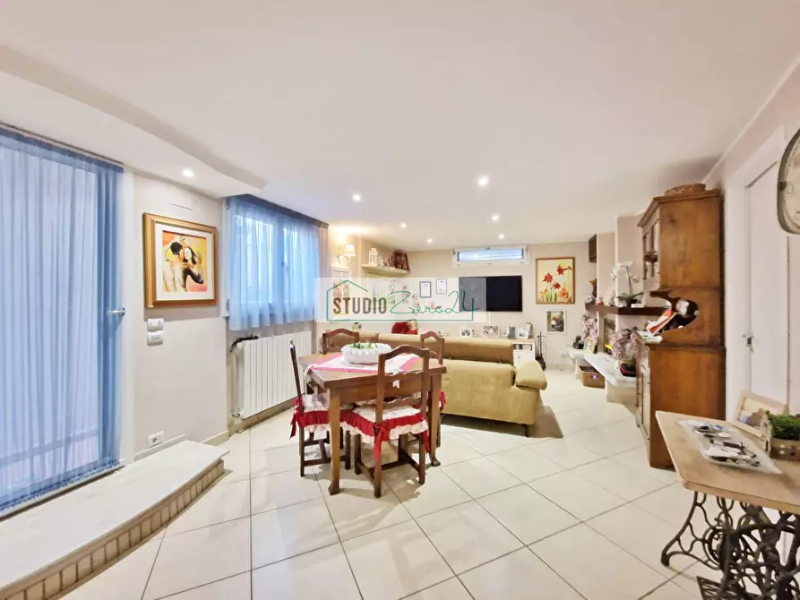 Immagine 30 di Casa bifamiliare in vendita  in Via Merlino a Camaiore