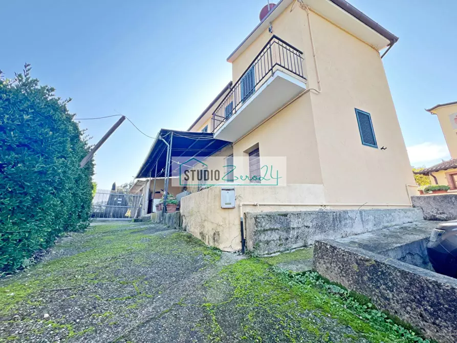 Immagine 2 di Casa semindipendente in vendita  in via delle Grotte a Camaiore