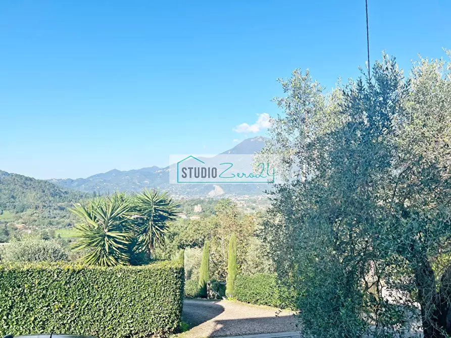 Immagine 3 di Casa semindipendente in vendita  in via delle Grotte a Camaiore