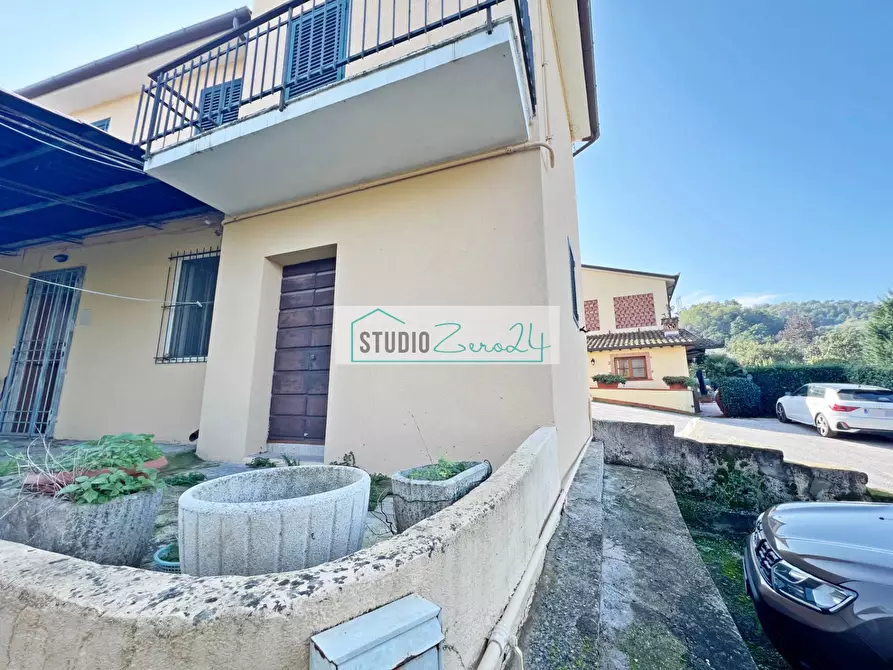 Immagine 4 di Casa semindipendente in vendita  in via delle Grotte a Camaiore