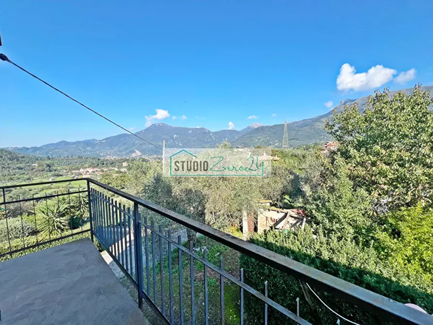 Immagine 22 di Casa semindipendente in vendita  in via delle Grotte a Camaiore