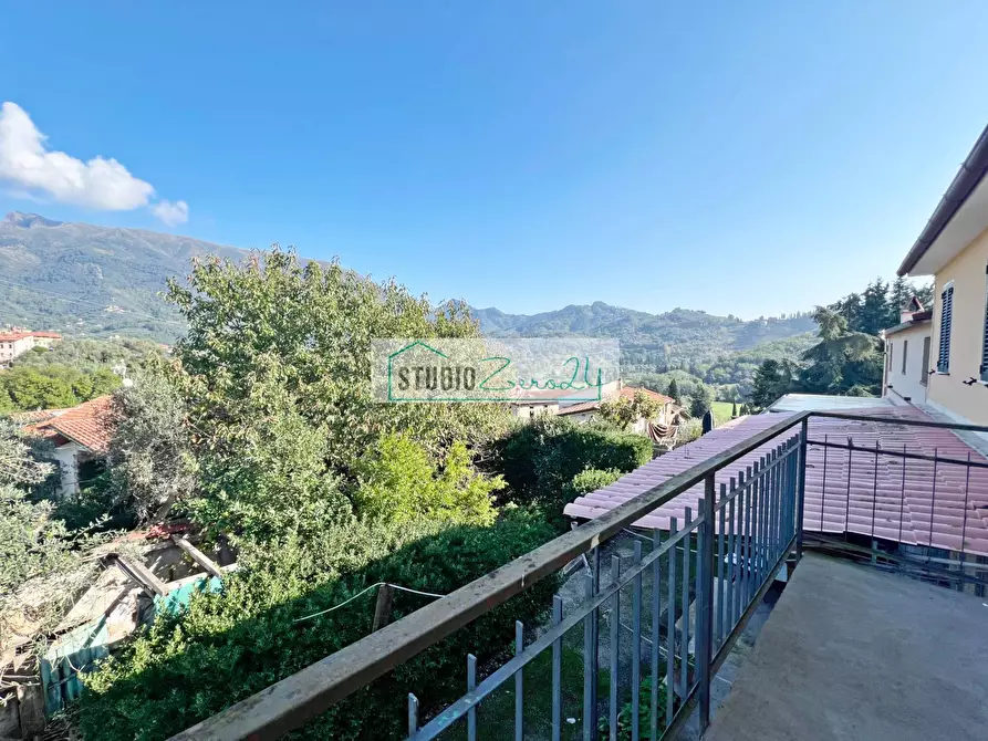 Immagine 25 di Casa semindipendente in vendita  in via delle Grotte a Camaiore