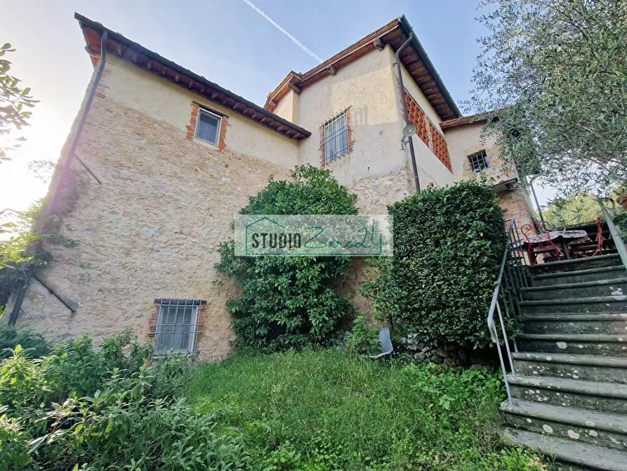 Immagine 1 di Villa in vendita  in via cafaggio a Camaiore