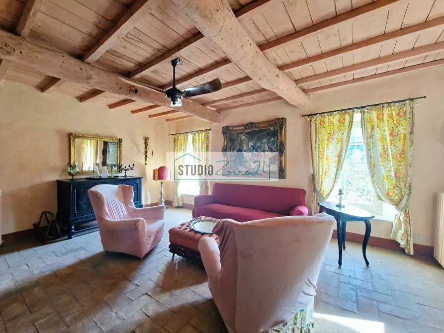 Immagine 2 di Villa in vendita  in via cafaggio a Camaiore