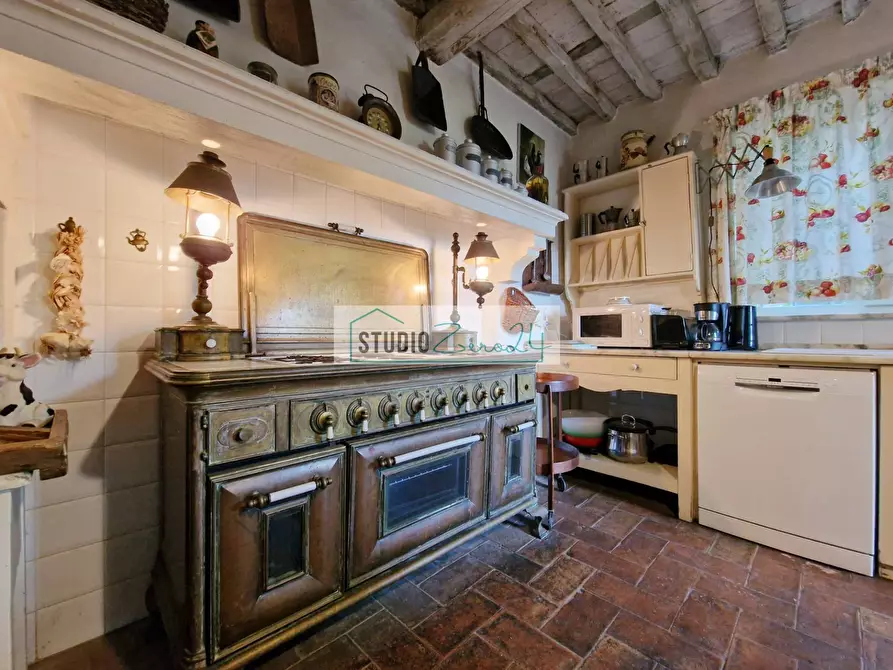 Immagine 28 di Villa in vendita  in via cafaggio a Camaiore