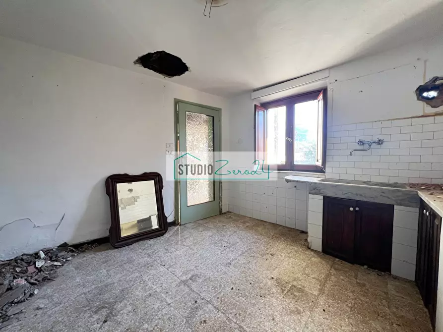 Immagine 7 di Rustico / casale in vendita  in via Fondi a Camaiore