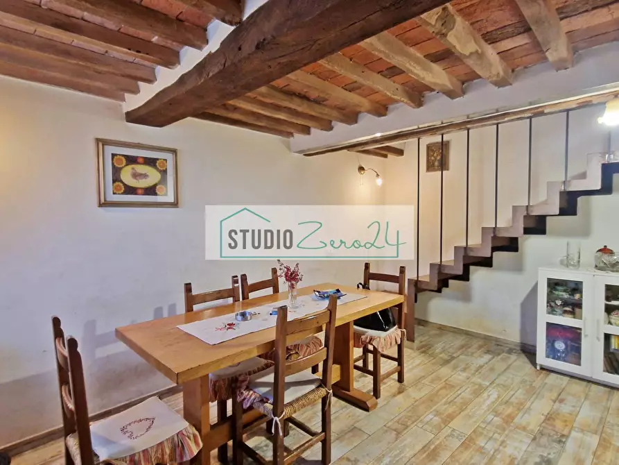 Immagine 1 di Casa semindipendente in vendita  in corte giannoni a Camaiore