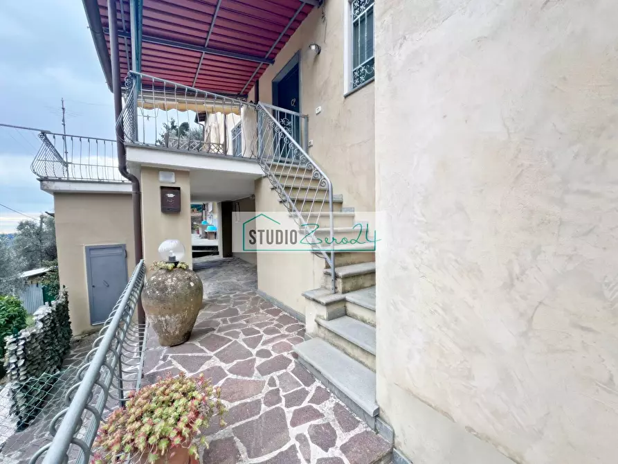 Immagine 2 di Casa semindipendente in vendita  in Via Trescolli a Camaiore