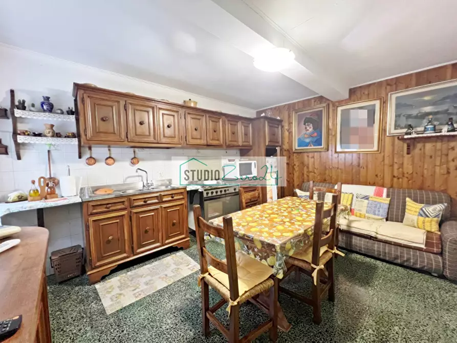 Immagine 3 di Casa semindipendente in vendita  in Via Trescolli a Camaiore