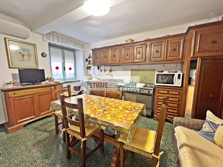 Immagine 8 di Casa semindipendente in vendita  in Via Trescolli a Camaiore