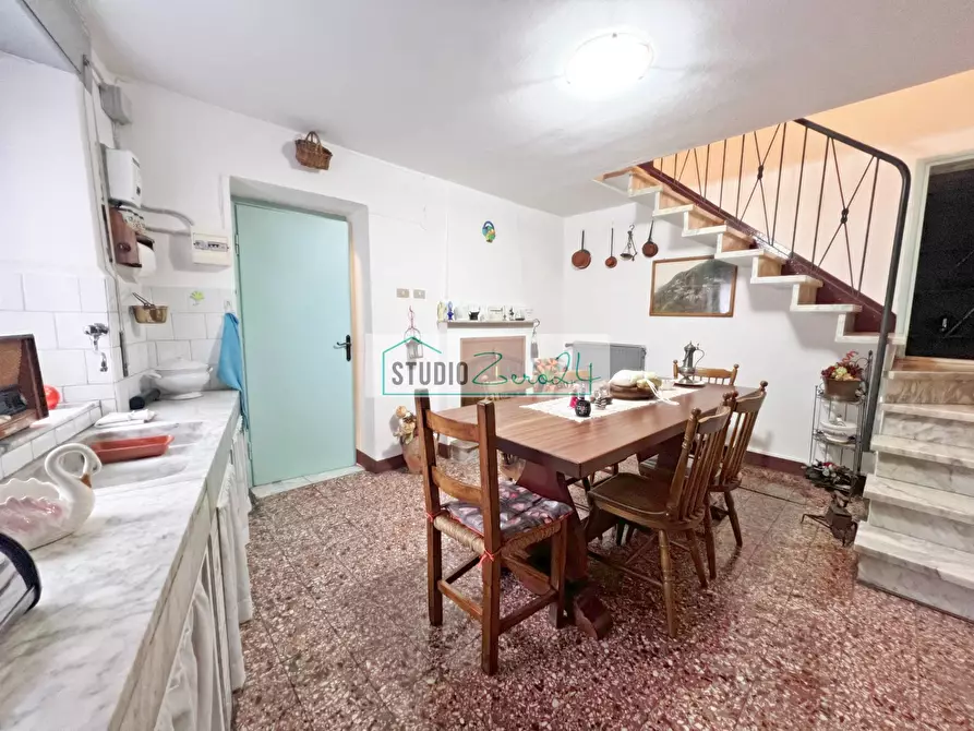 Immagine 12 di Casa semindipendente in vendita  in Via Trescolli a Camaiore