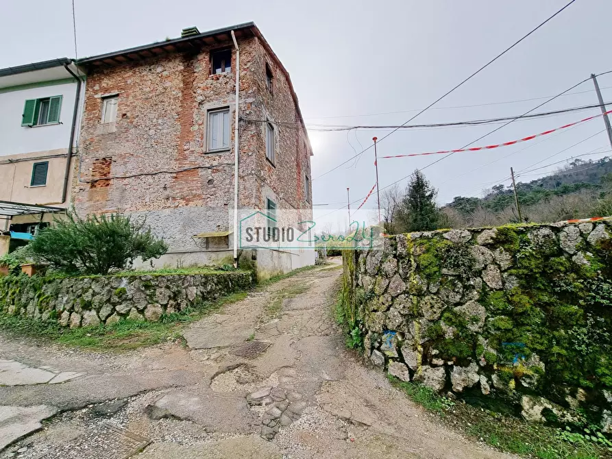 Immagine 2 di Casa semindipendente in vendita  in via degli antichi a Camaiore