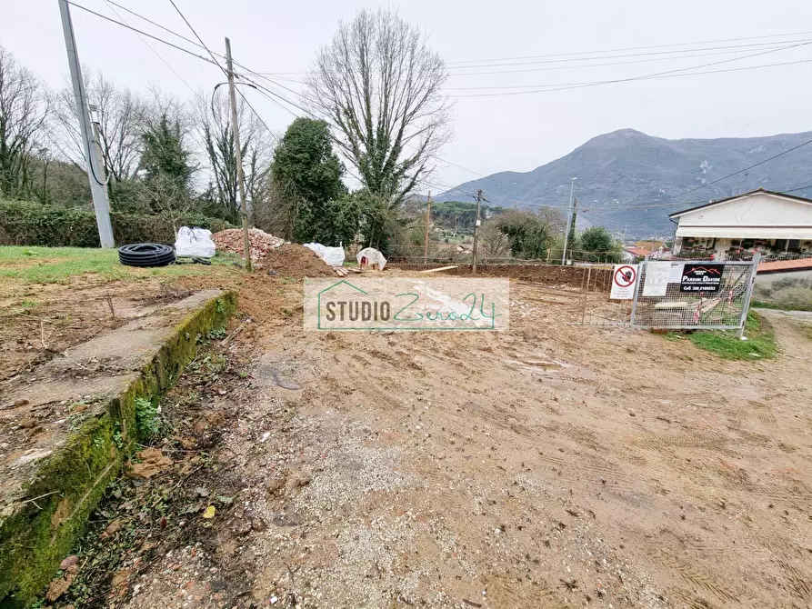 Immagine 4 di Casa semindipendente in vendita  in via degli antichi a Camaiore