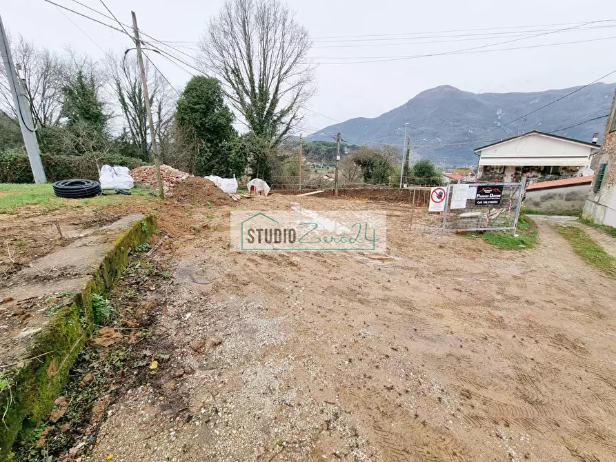 Immagine 5 di Casa semindipendente in vendita  in via degli antichi a Camaiore