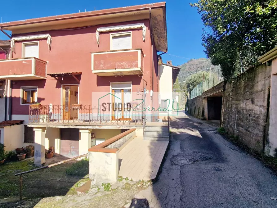 Immagine 2 di Casa semindipendente in vendita  in Via della Costa a Camaiore