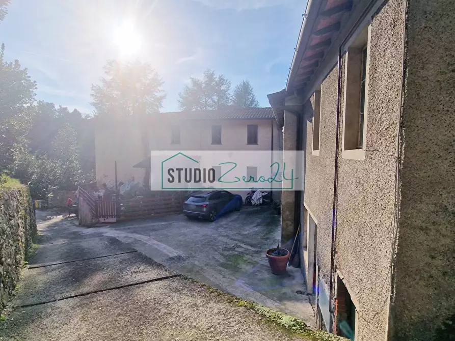 Immagine 28 di Casa semindipendente in vendita  in via Sandro Bertini a Camaiore