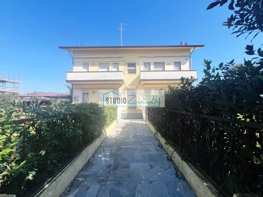 Immagine 1 di Appartamento in vendita  in Via del Secco a Camaiore