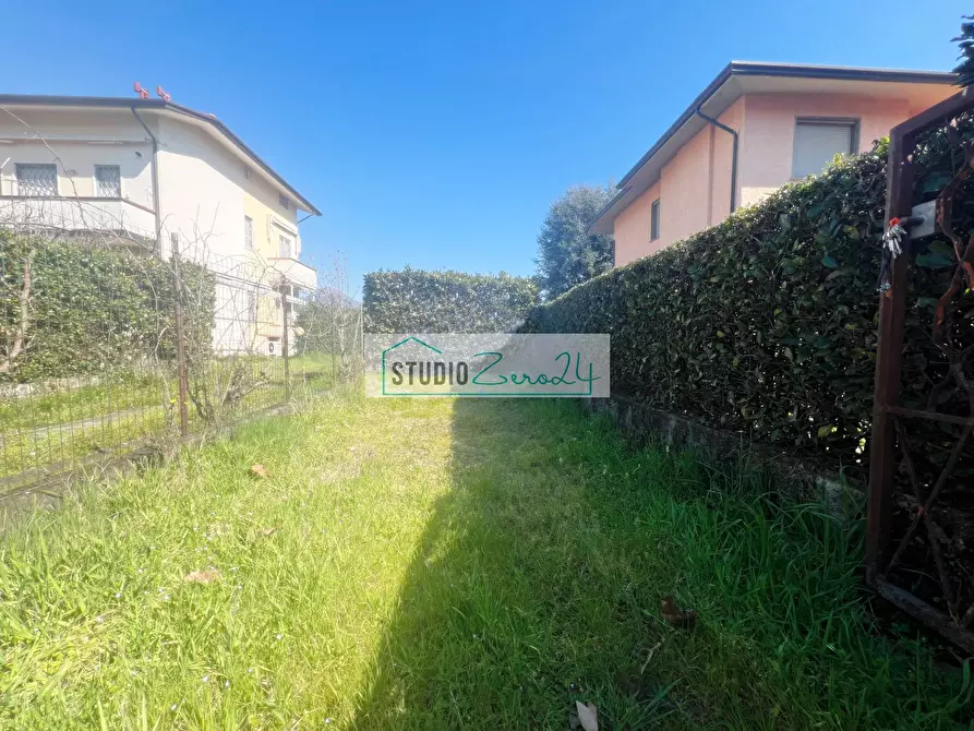 Immagine 30 di Appartamento in vendita  in Via del Secco a Camaiore