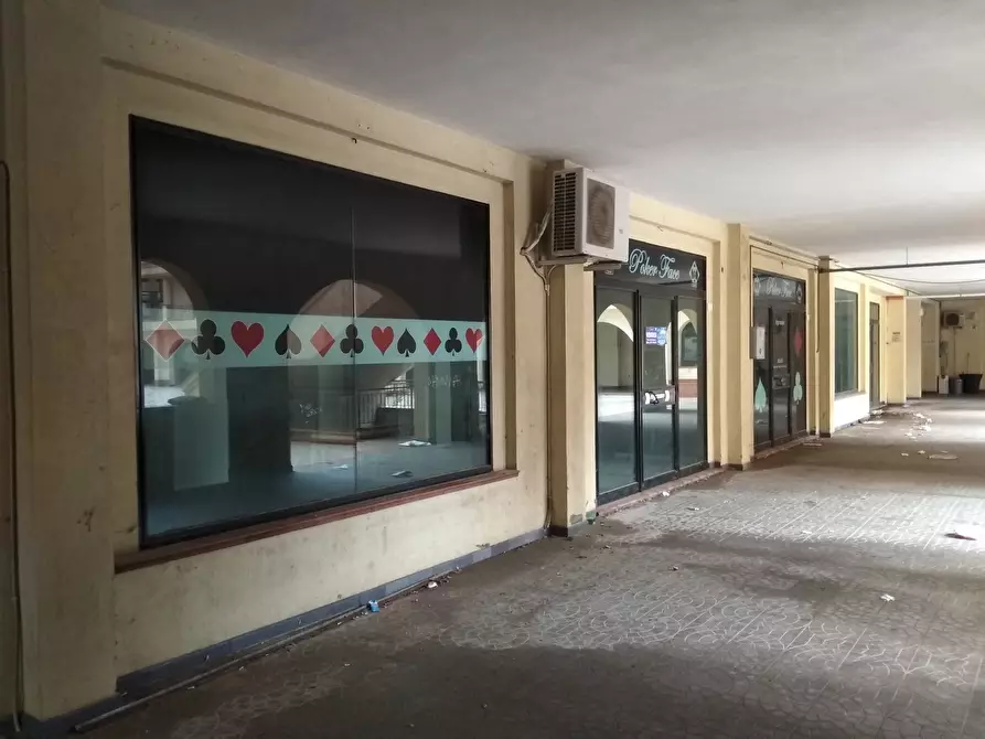 Immagine 3 di Negozio in affitto  in PIAZZA MATTARELLA a Enna