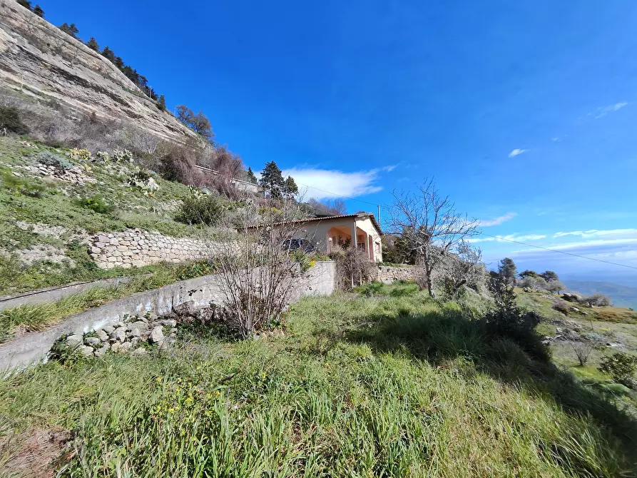 Immagine 1 di Rustico / casale in vendita  in VIA PANORAMICA LOMBARDIA a Enna