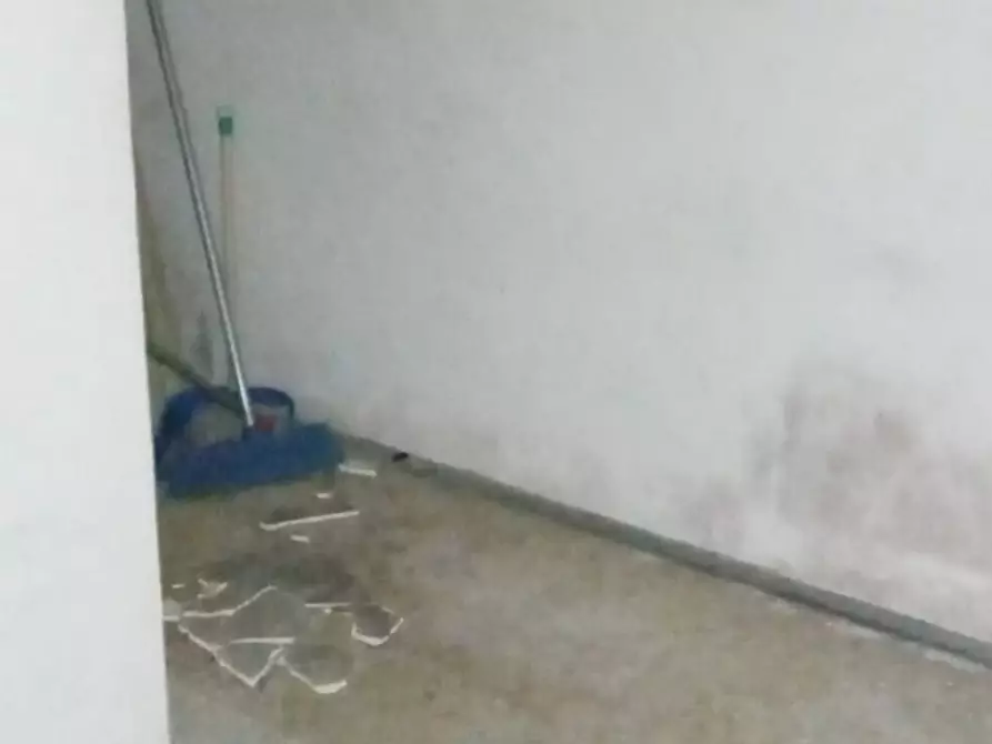 Immagine 8 di Negozio in vendita  in VIA ROMA a Enna