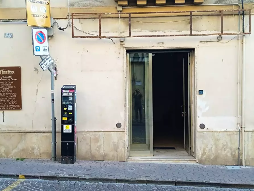 Immagine 13 di Negozio in vendita  in VIA ROMA a Enna