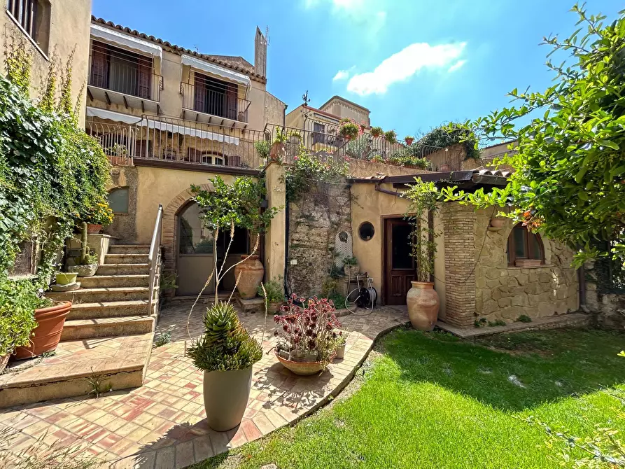 Immagine 1 di Casa indipendente in vendita  in VIA ORFANOTROFIO a Enna