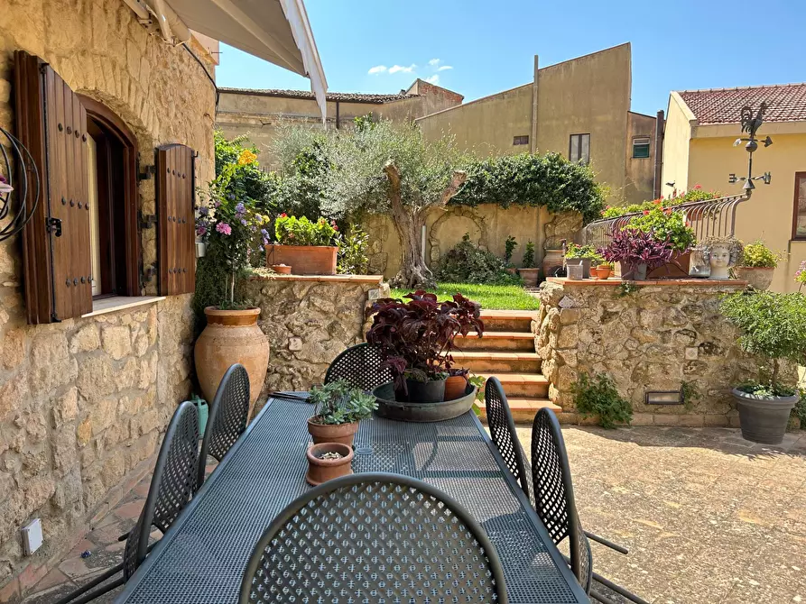 Immagine 1 di Casa indipendente in vendita  in VIA ORFANOTROFIO a Enna