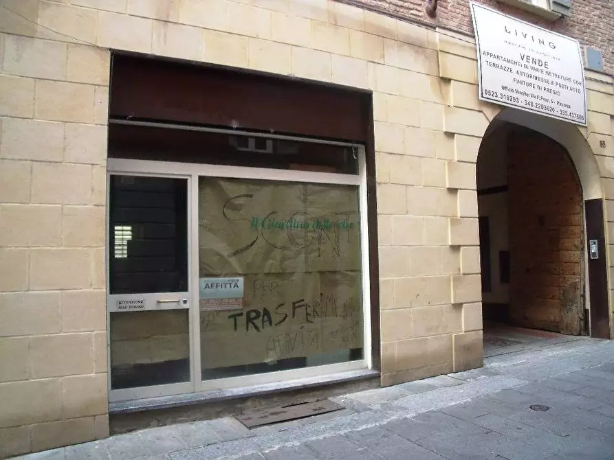 Immagine 1 di Negozio in affitto  in Via Calzolai a Piacenza
