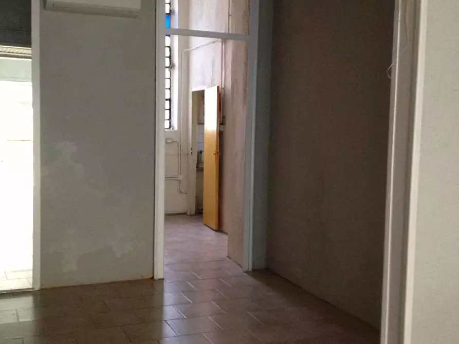 Immagine 8 di Negozio in affitto  in Via Calzolai a Piacenza