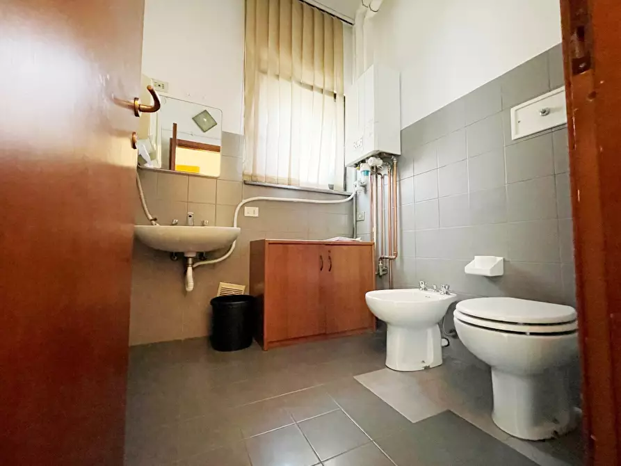 Immagine 18 di Ufficio in vendita  in Via Colombo a Piacenza