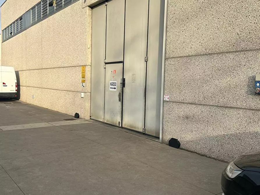 Immagine 5 di Magazzino in vendita  in Via Labadini a Piacenza