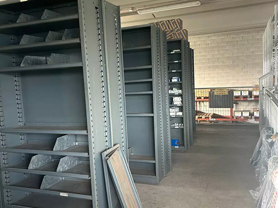 Immagine 9 di Magazzino in vendita  in Via Labadini a Piacenza