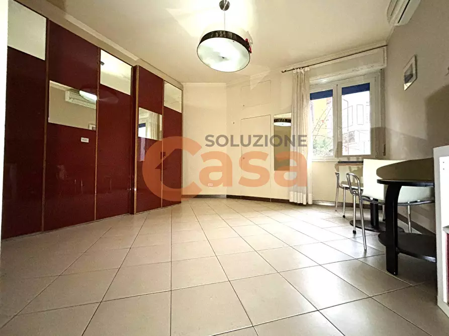 Immagine 2 di Appartamento in vendita  in Viale Gran Sasso a Milano